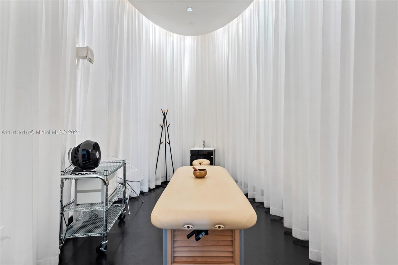 450 Alton Rd, Miami Beach, FL, 33139 United States, 4 Bedrooms Bedrooms, ,4 BathroomsBathrooms,Residential,For Sale,Alton Rd,A11313818