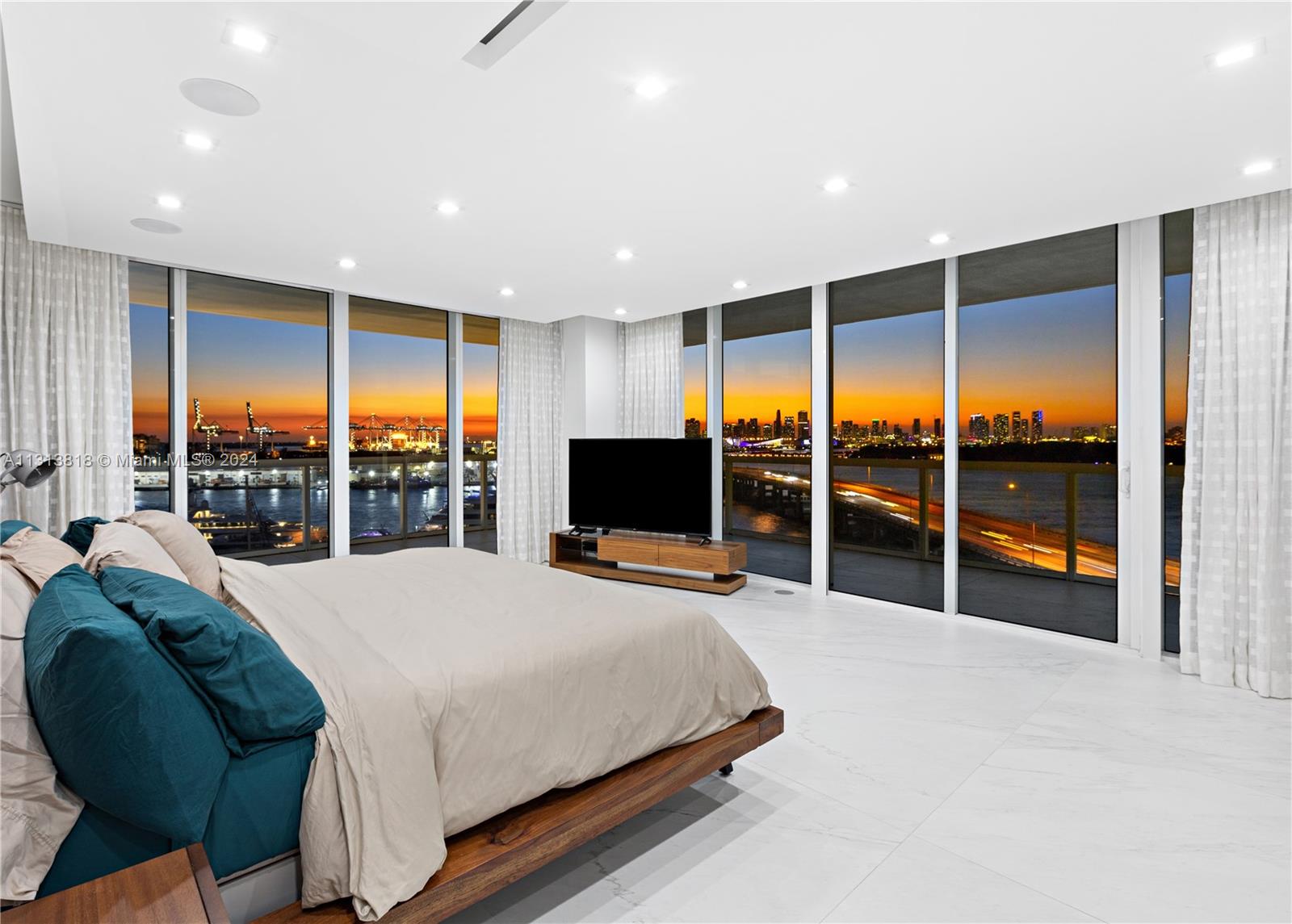 450 Alton Rd, Miami Beach, FL, 33139 United States, 4 Bedrooms Bedrooms, ,4 BathroomsBathrooms,Residential,For Sale,Alton Rd,A11313818