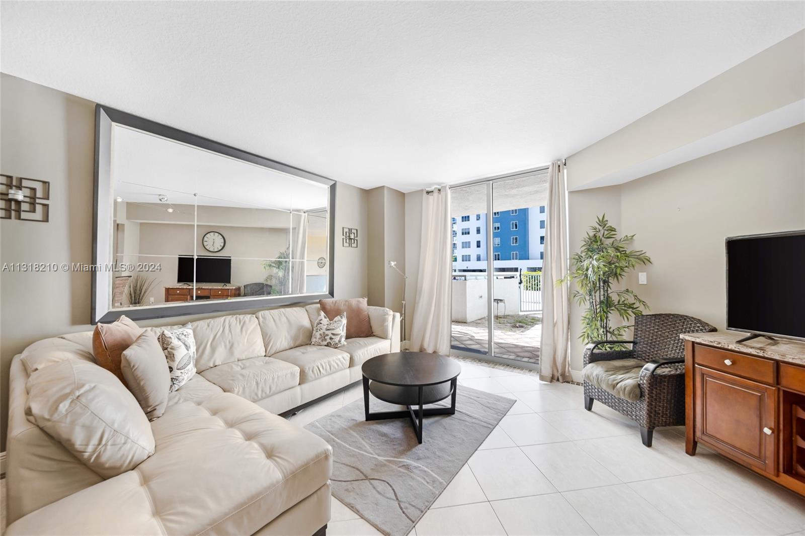 140 S Dixie Hwy 408, Hollywood, Florida 33020, 1 Bedroom Bedrooms, ,1 BathroomBathrooms,Residentiallease,For Rent,140 S Dixie Hwy 408,A11318210
