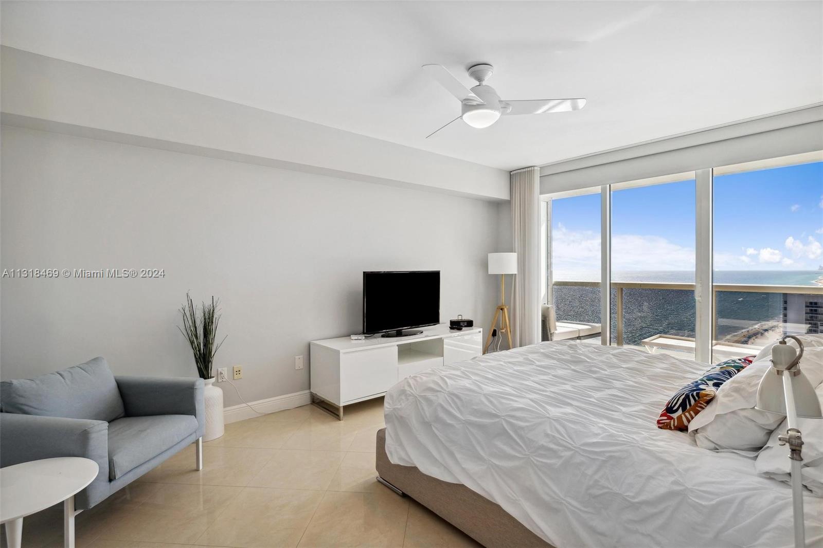 1830 S Ocean Dr 2703, Hallandale Beach, Florida 33009, 3 Bedrooms Bedrooms, ,3 BathroomsBathrooms,Residential,For Sale,1830 S Ocean Dr 2703,A11318469