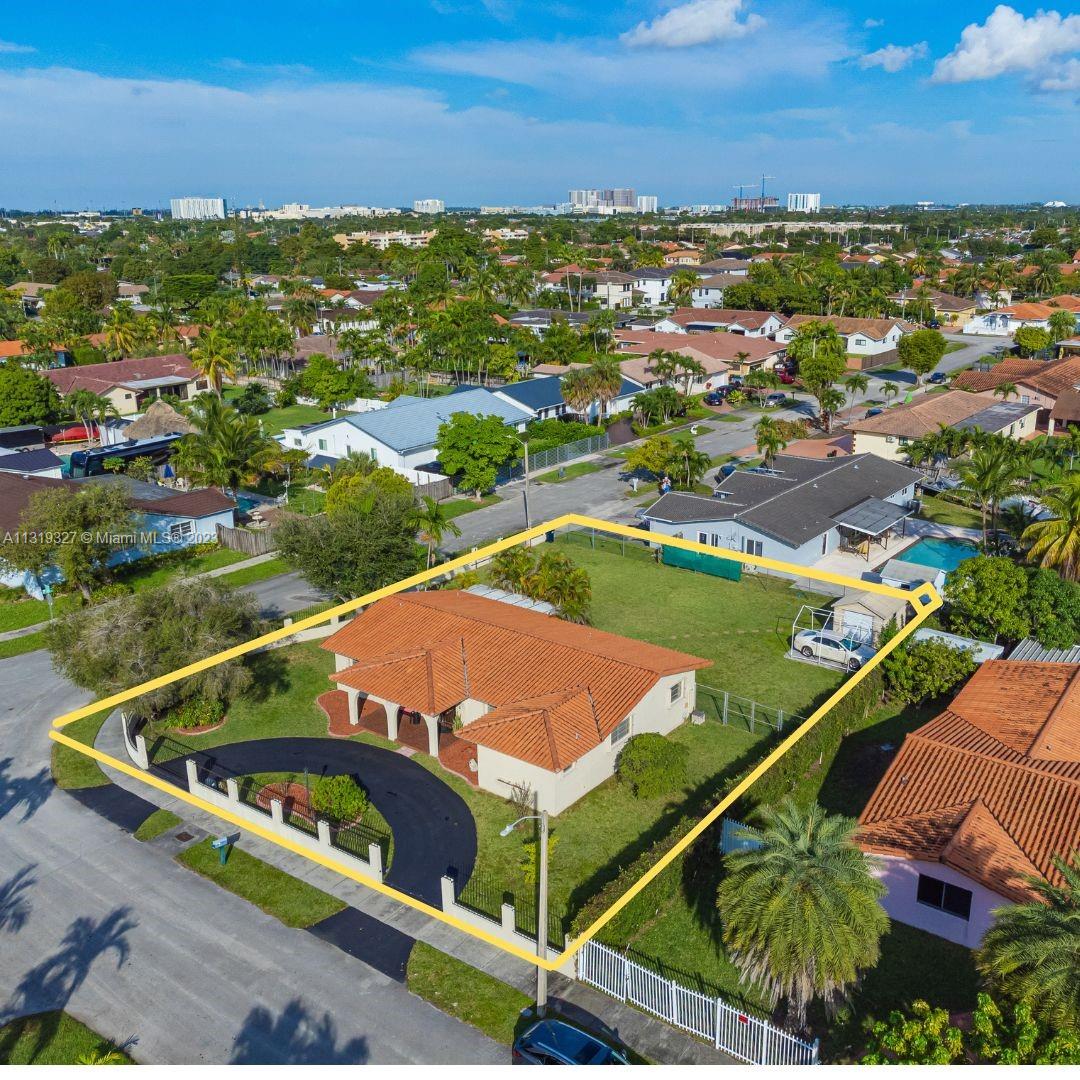 9985 SW 30th St  For Sale A11319327, FL