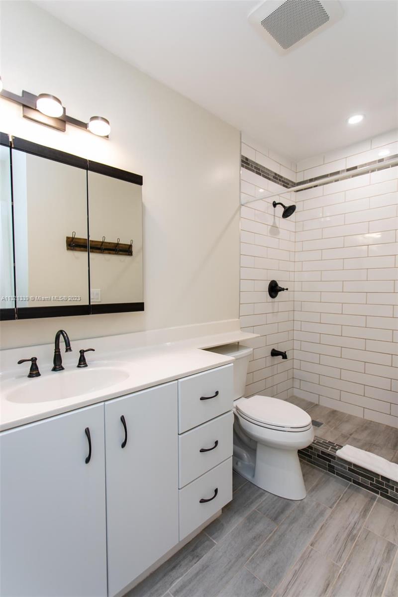 1120 N 13th Terrace, Hollywood, Florida 33019, 4 Bedrooms Bedrooms, ,2 BathroomsBathrooms,Residentiallease,For Rent,1120 N 13th Terrace,A11321339