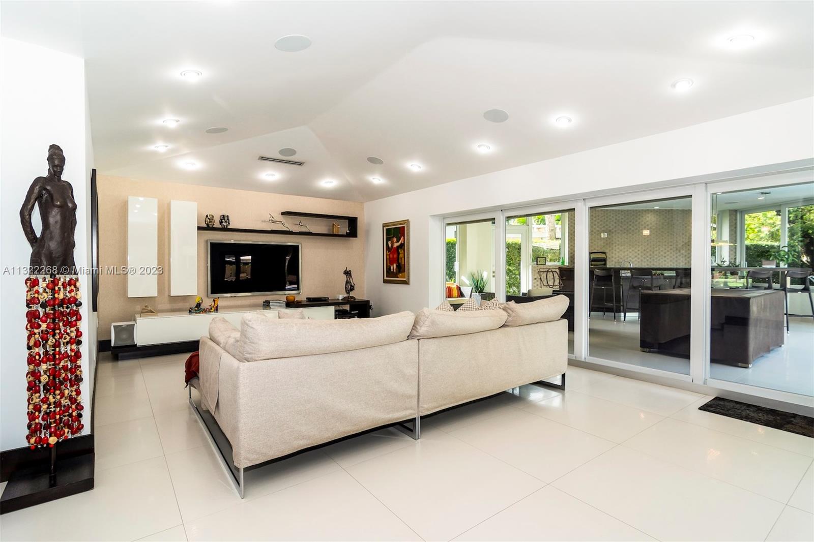 5354 NW 94th Doral Pl, Doral, Florida 33178, 3 Bedrooms Bedrooms, ,4 BathroomsBathrooms,Residential,For Sale,5354 NW 94th Doral Pl,A11322268