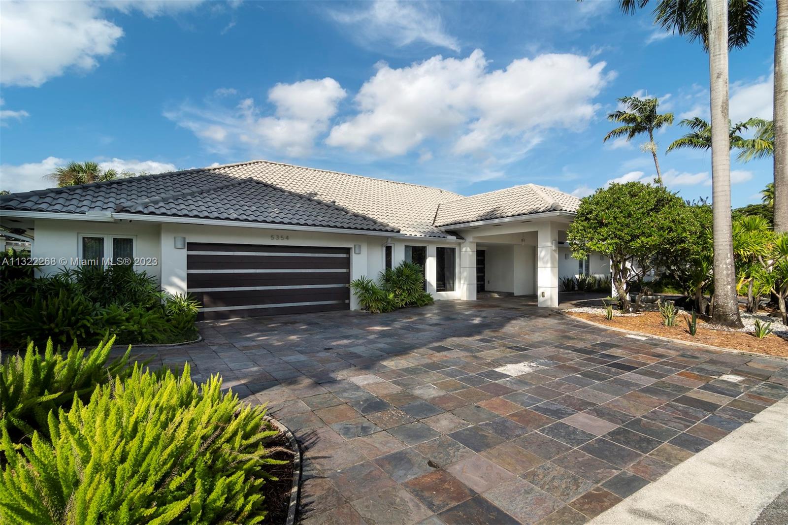 5354 NW 94th Doral Pl, Doral, Florida 33178, 3 Bedrooms Bedrooms, ,4 BathroomsBathrooms,Residential,For Sale,5354 NW 94th Doral Pl,A11322268