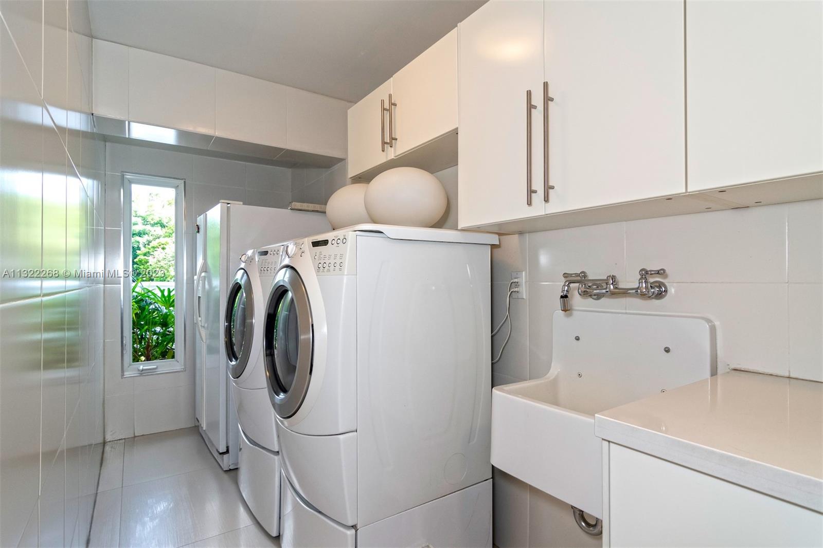 5354 NW 94th Doral Pl, Doral, Florida 33178, 3 Bedrooms Bedrooms, ,4 BathroomsBathrooms,Residential,For Sale,5354 NW 94th Doral Pl,A11322268