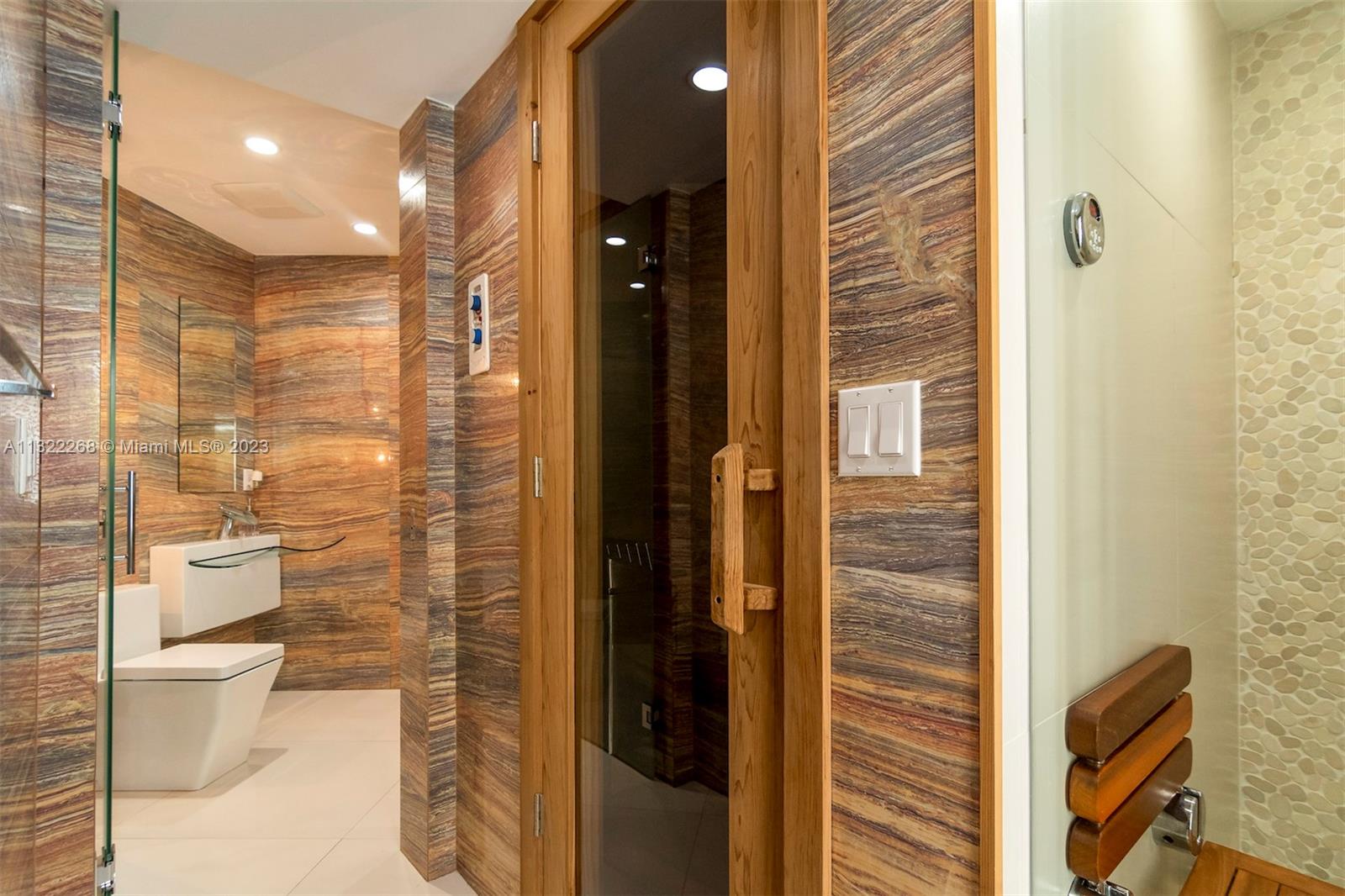 5354 NW 94th Doral Pl, Doral, Florida 33178, 3 Bedrooms Bedrooms, ,4 BathroomsBathrooms,Residential,For Sale,5354 NW 94th Doral Pl,A11322268