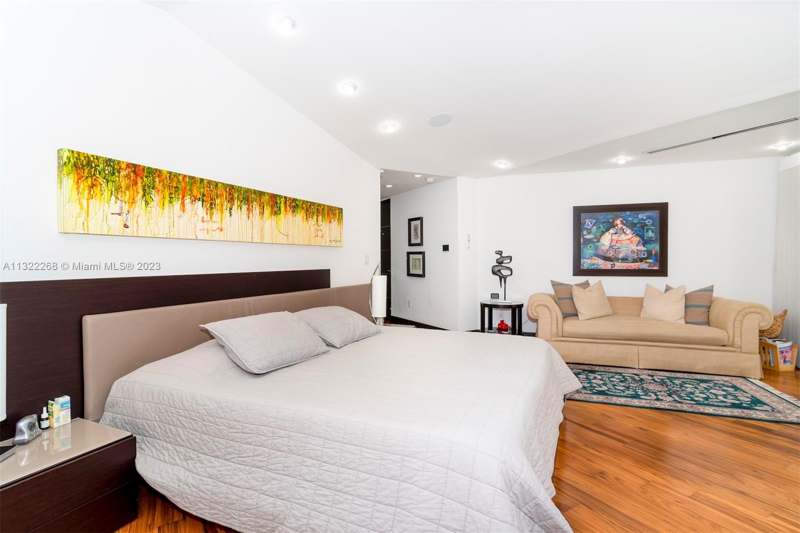 5354 NW 94th Doral Pl, Doral, Florida 33178, 3 Bedrooms Bedrooms, ,4 BathroomsBathrooms,Residential,For Sale,5354 NW 94th Doral Pl,A11322268