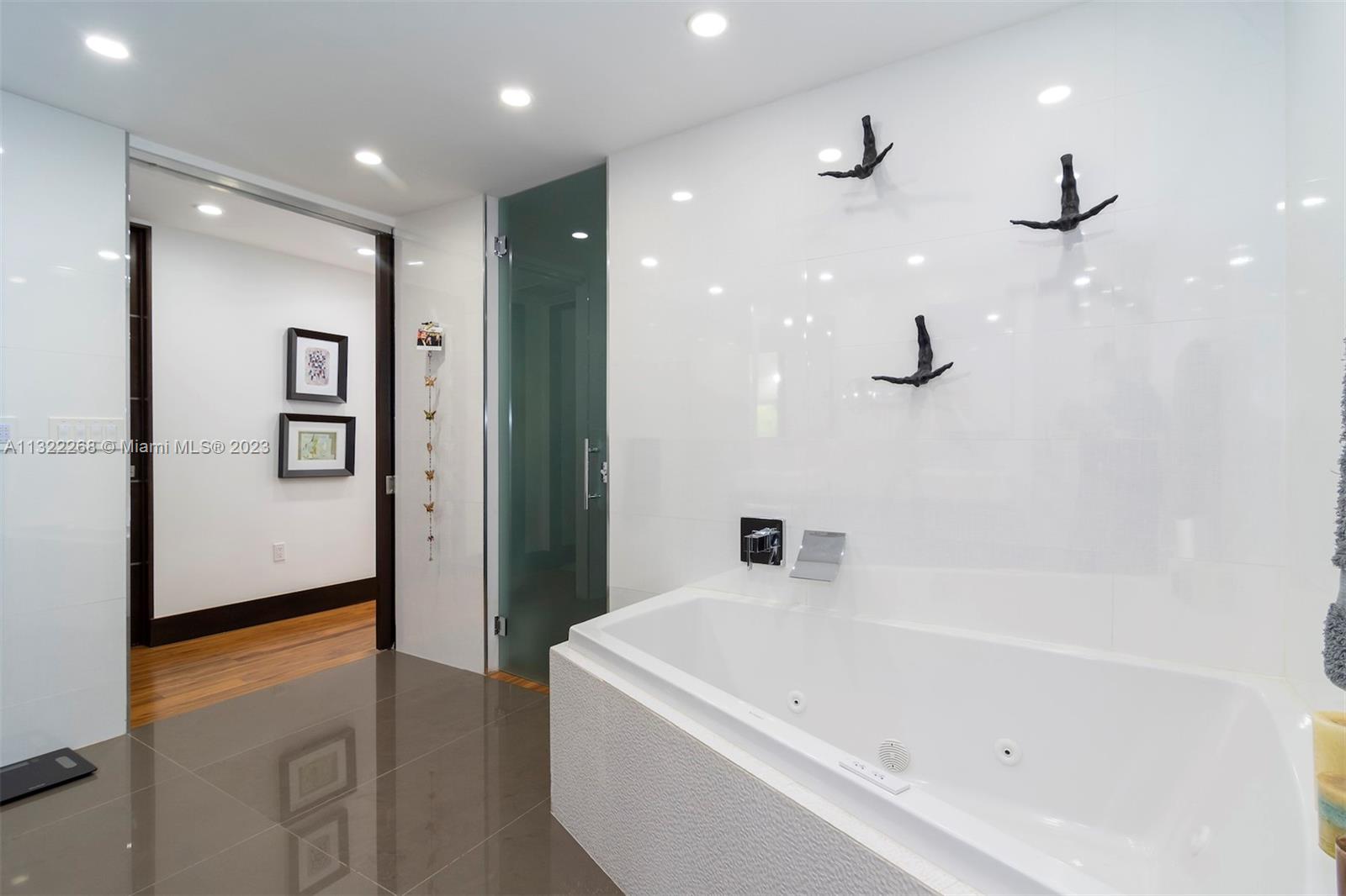 5354 NW 94th Doral Pl, Doral, Florida 33178, 3 Bedrooms Bedrooms, ,4 BathroomsBathrooms,Residential,For Sale,5354 NW 94th Doral Pl,A11322268