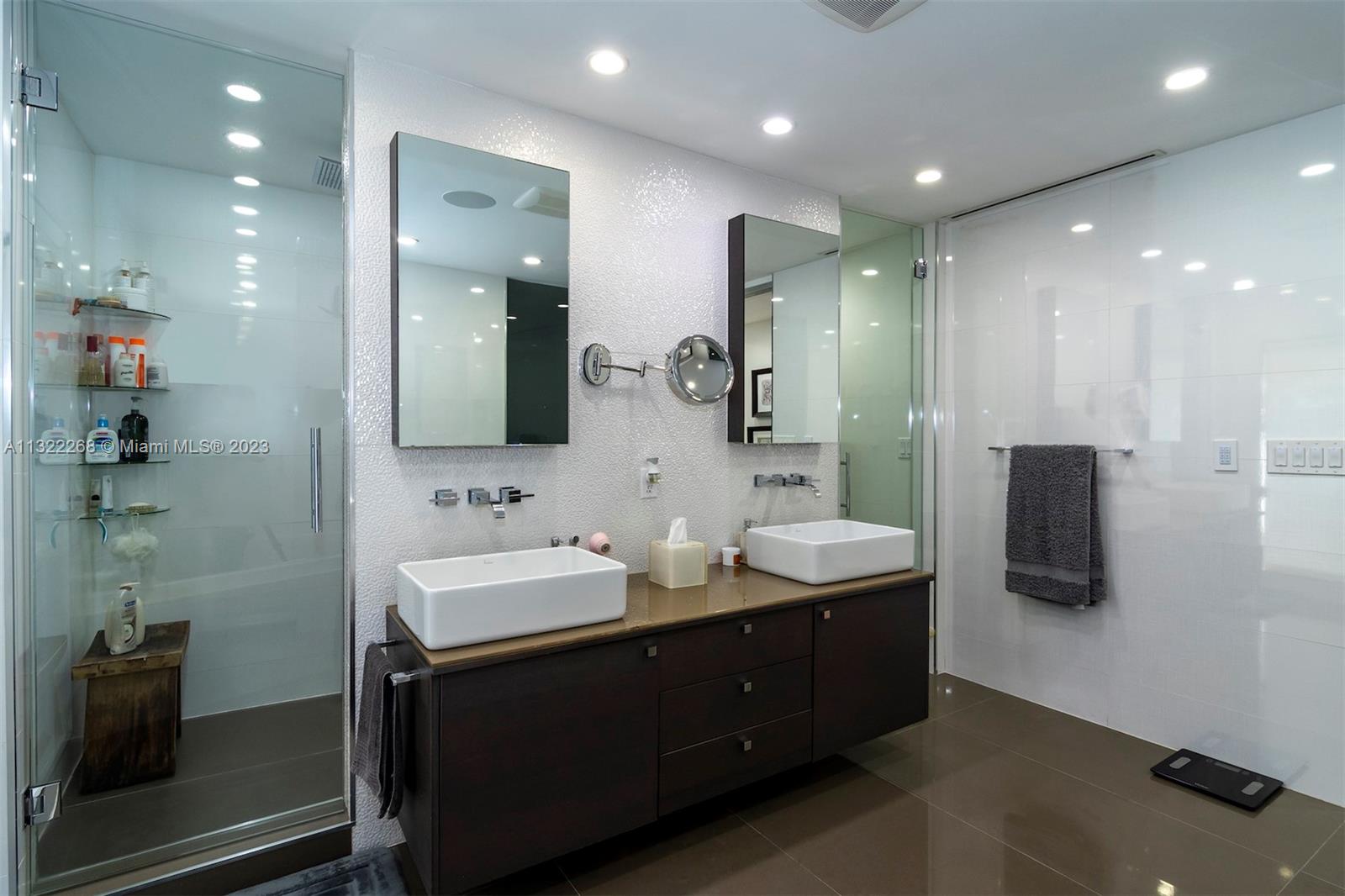 5354 NW 94th Doral Pl, Doral, Florida 33178, 3 Bedrooms Bedrooms, ,4 BathroomsBathrooms,Residential,For Sale,5354 NW 94th Doral Pl,A11322268