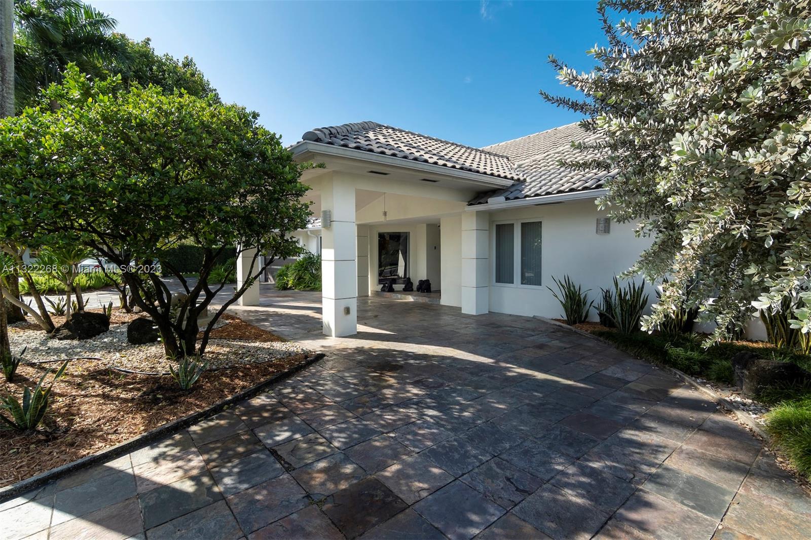 5354 NW 94th Doral Pl, Doral, Florida 33178, 3 Bedrooms Bedrooms, ,4 BathroomsBathrooms,Residential,For Sale,5354 NW 94th Doral Pl,A11322268