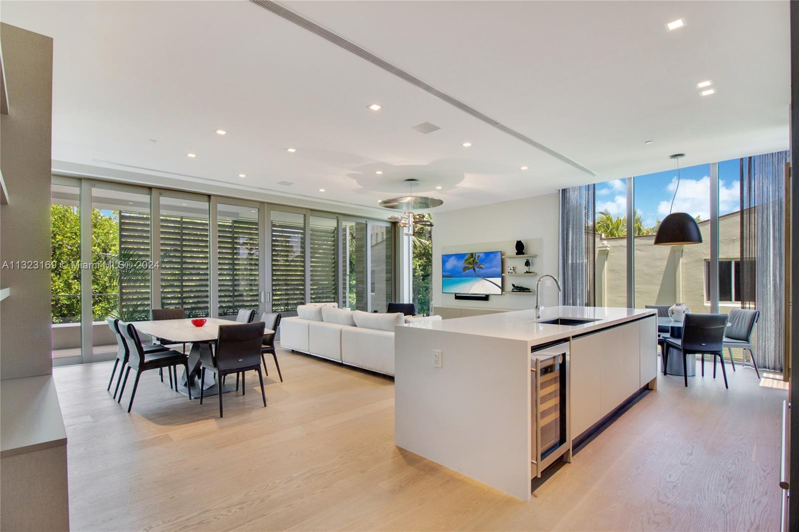 311 Meridian Ave, Miami Beach, FL, 33139 United States, 3 Bedrooms Bedrooms, ,3 BathroomsBathrooms,Residential,For Sale,Meridian Ave,A11323169