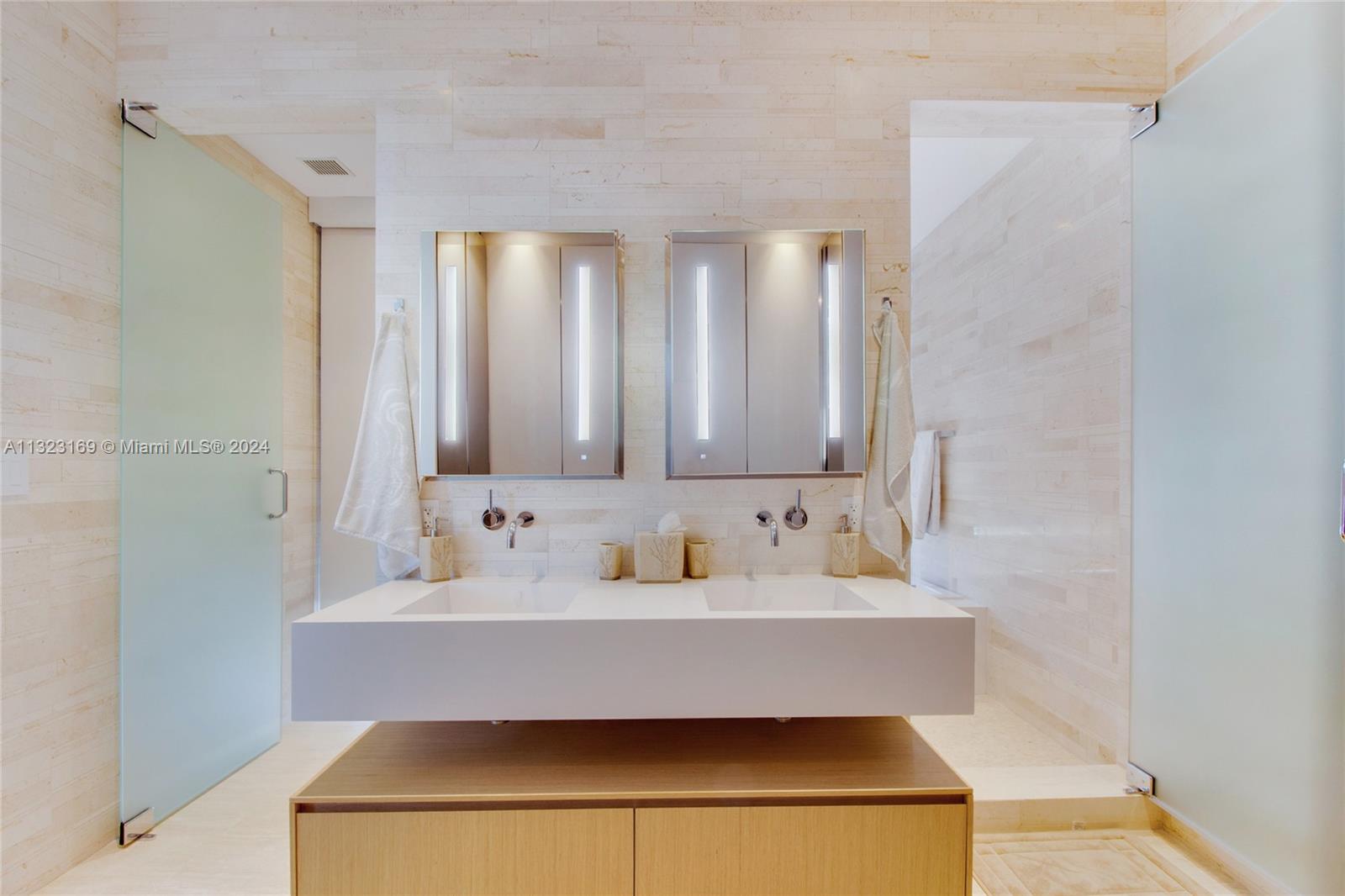 311 Meridian Ave 301, Miami Beach, Florida 33139, 3 Bedrooms Bedrooms, ,3 BathroomsBathrooms,Residential,For Sale,311 Meridian Ave 301,A11323169