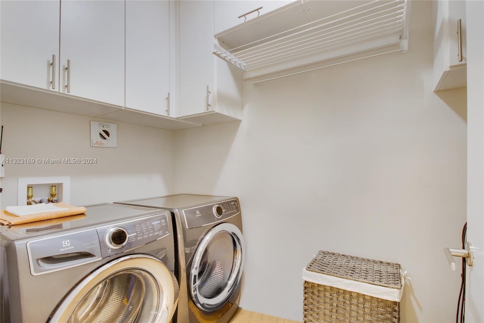 311 Meridian Ave 301, Miami Beach, Florida 33139, 3 Bedrooms Bedrooms, ,3 BathroomsBathrooms,Residential,For Sale,311 Meridian Ave 301,A11323169