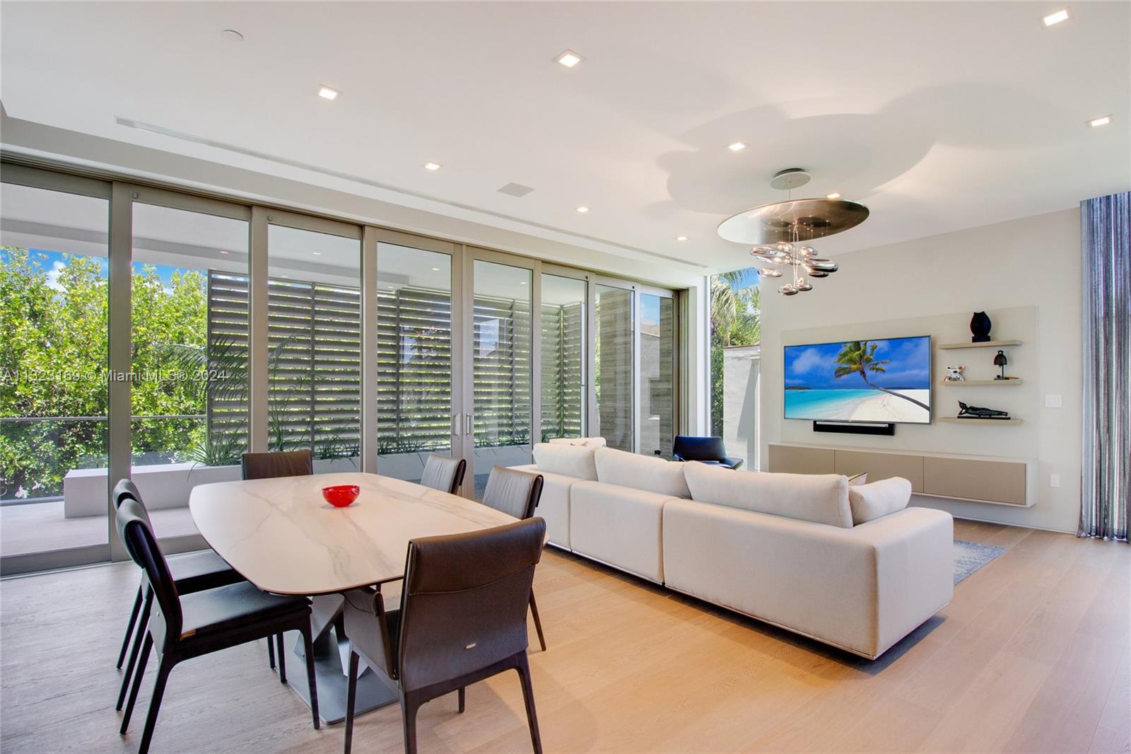 311 Meridian Ave 301, Miami Beach, Florida 33139, 3 Bedrooms Bedrooms, ,3 BathroomsBathrooms,Residential,For Sale,311 Meridian Ave 301,A11323169