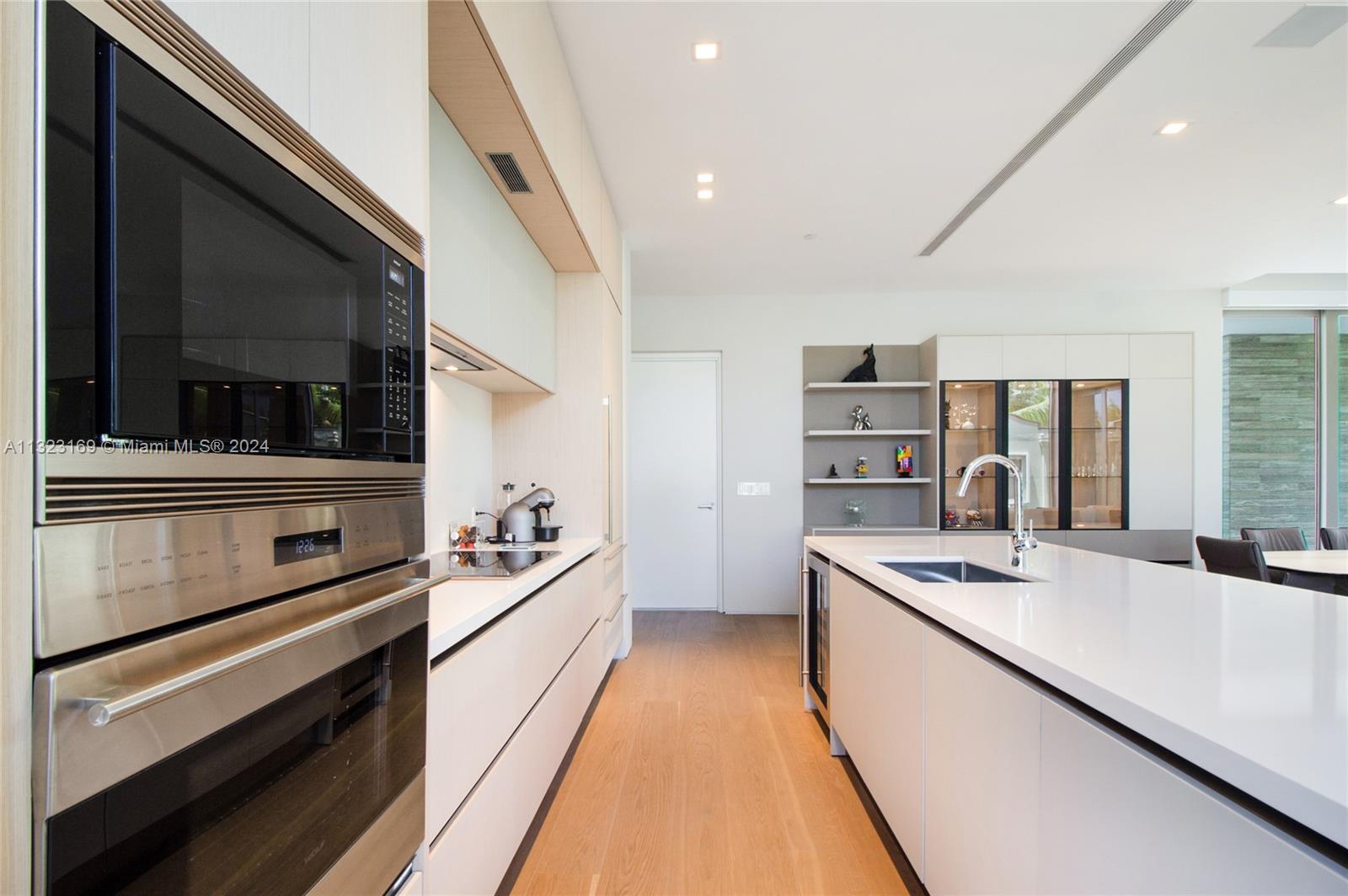 311 Meridian Ave 301, Miami Beach, Florida 33139, 3 Bedrooms Bedrooms, ,3 BathroomsBathrooms,Residential,For Sale,311 Meridian Ave 301,A11323169