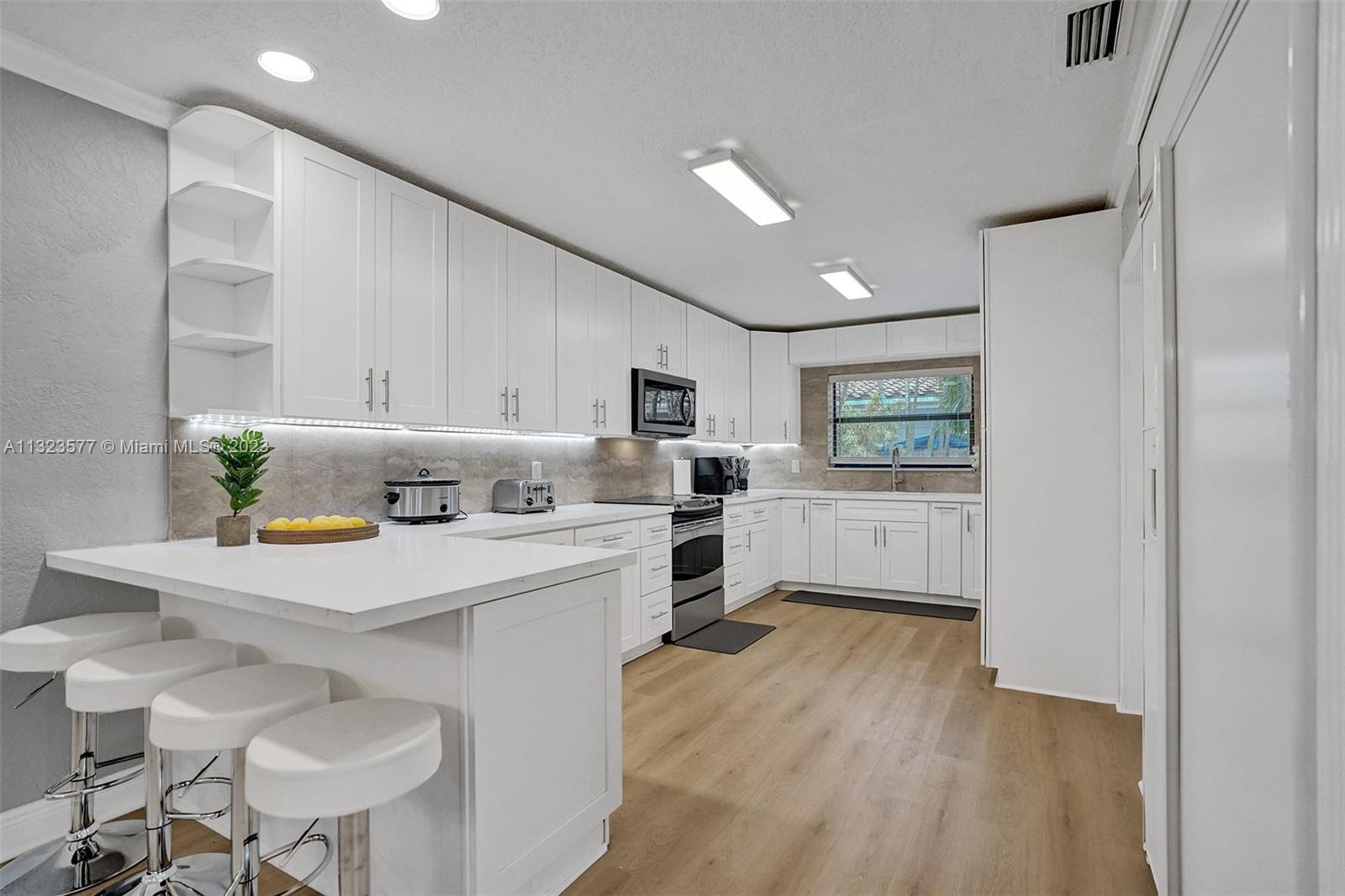 2640 NE 23rd Ct, Pompano Beach, Florida 33062, 7 Bedrooms Bedrooms, ,4 BathroomsBathrooms,Residentiallease,For Rent,2640 NE 23rd Ct,A11323577