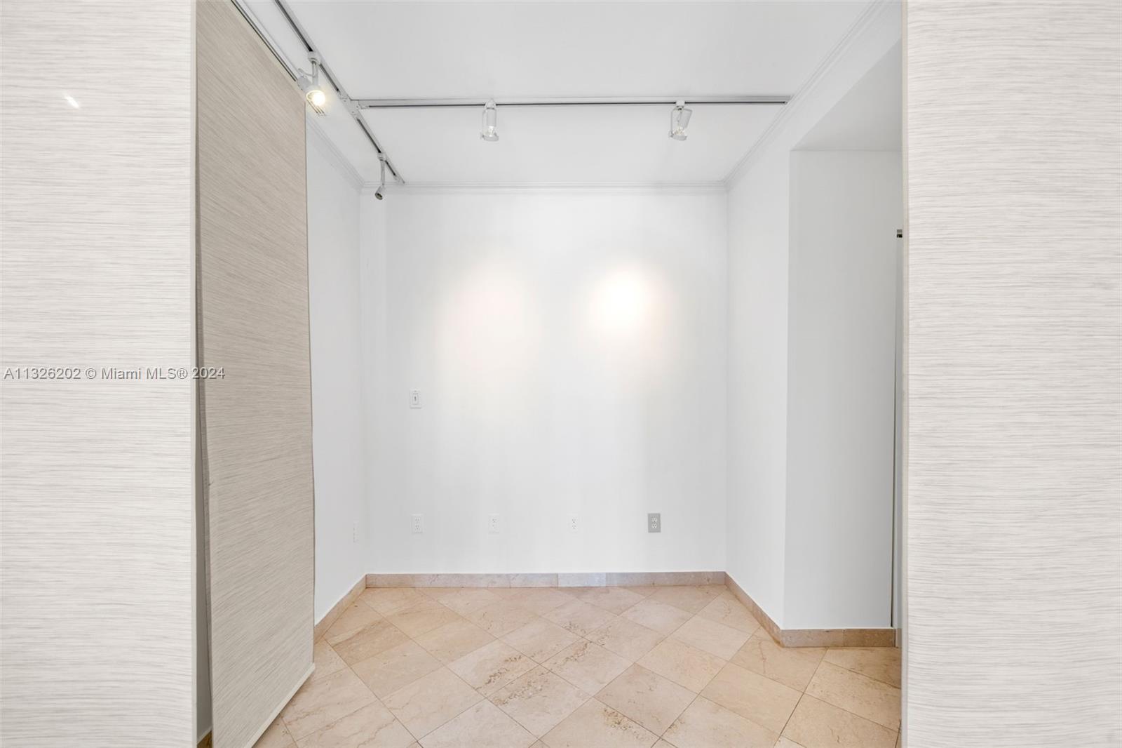 300 Bayview Dr, Sunny Isles Beach, FL, 33160 United States, 1 Bedroom Bedrooms, ,1 BathroomBathrooms,Residential,For Sale,Bayview Dr,A11326202