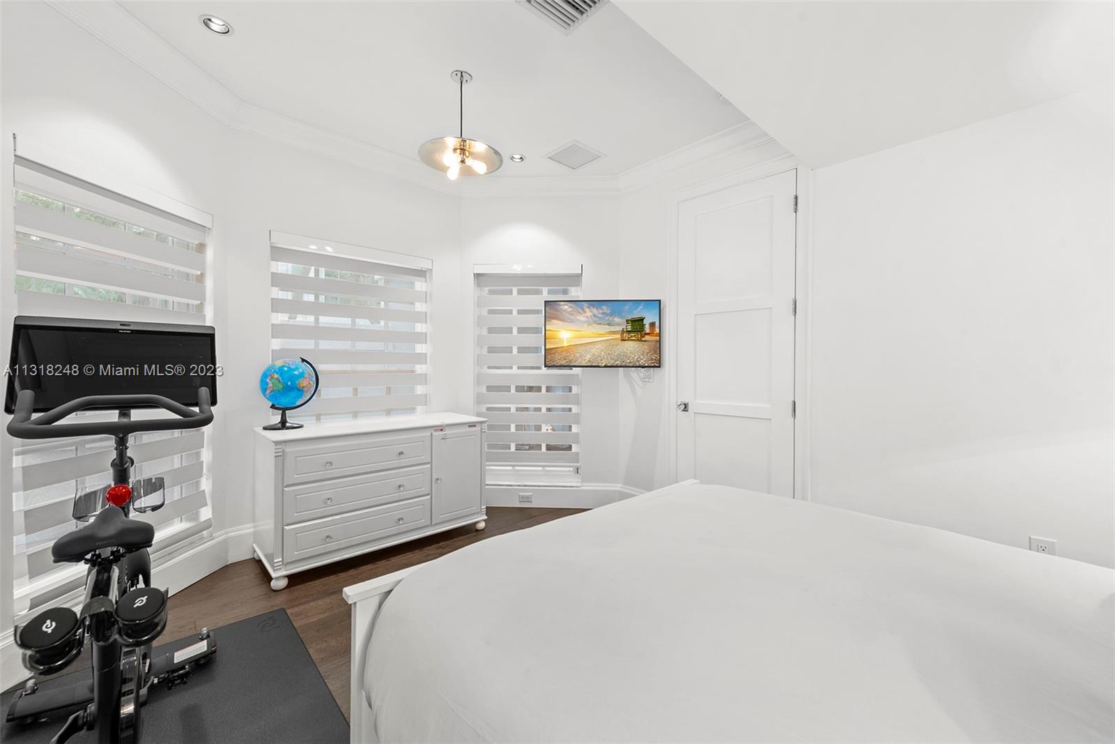 19562 NE 37th Ave, Aventura, Florida 33180, 4 Bedrooms Bedrooms, ,4 BathroomsBathrooms,Residential,For Sale,19562 NE 37th Ave,A11318248