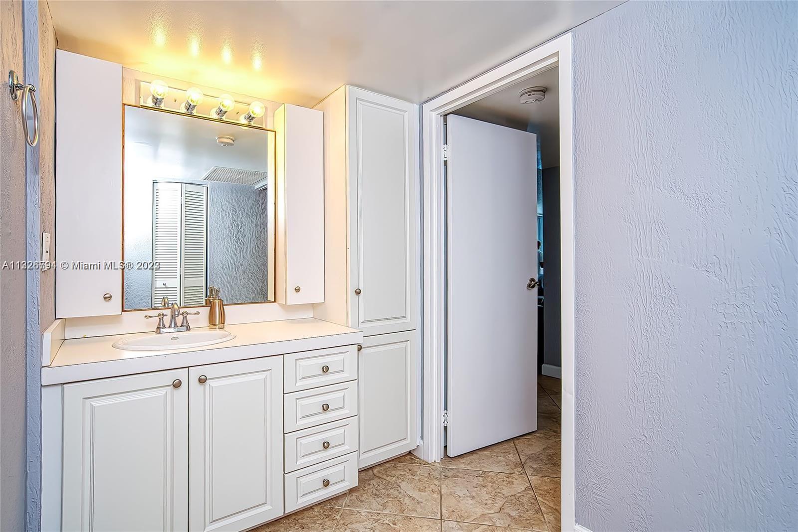 100 Bayview Dr, Sunny Isles Beach, FL, 33160 United States, 2 Bedrooms Bedrooms, ,2 BathroomsBathrooms,Residential,For Sale,Bayview Dr,A11326794