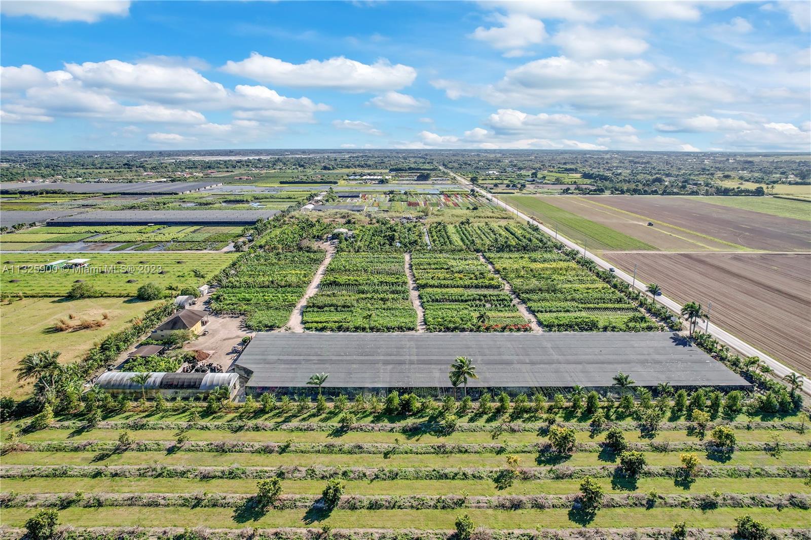 NOERTHERN VIEW OF THE 3 FOLIO'S