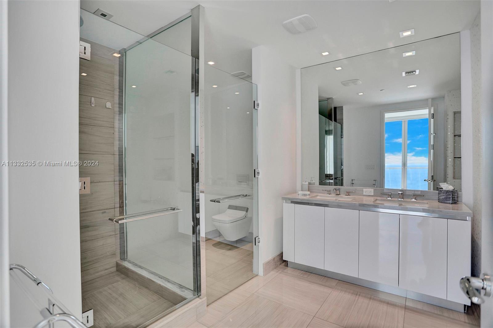 16901 Collins Ave, Sunny Isles Beach, FL, 33160 United States, 4 Bedrooms Bedrooms, ,5 BathroomsBathrooms,Residential,For Sale,Collins Ave,A11332535