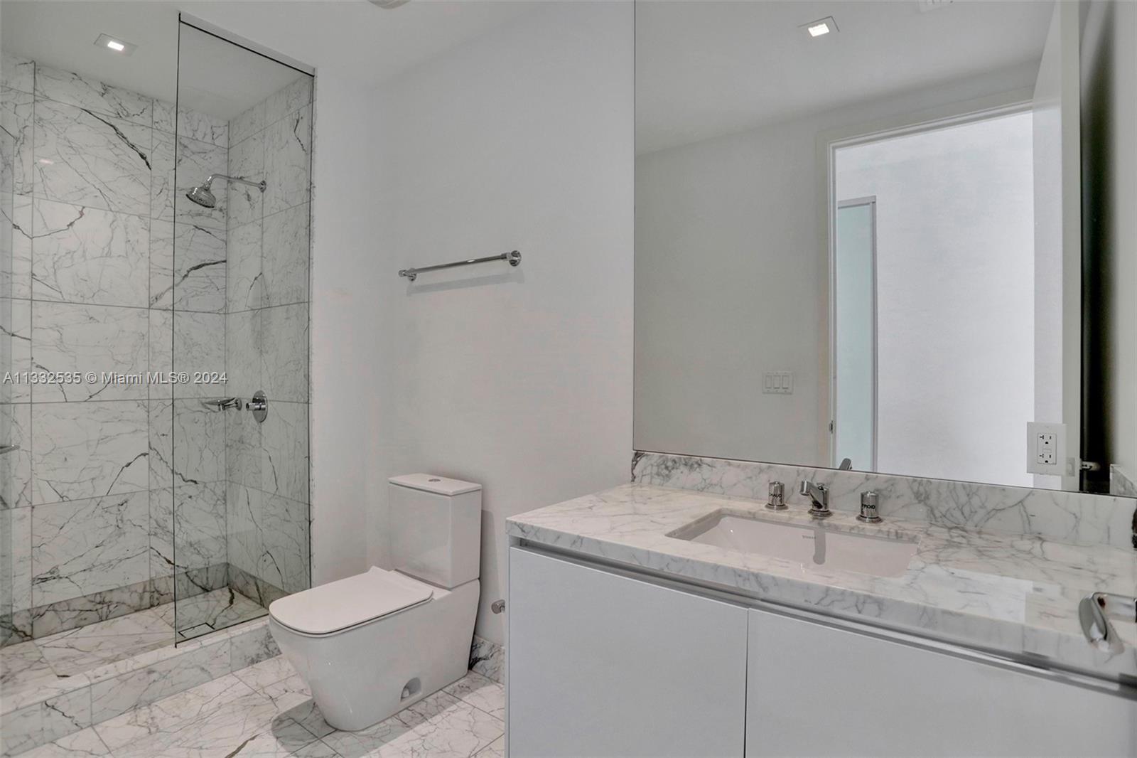 16901 Collins Ave, Sunny Isles Beach, FL, 33160 United States, 4 Bedrooms Bedrooms, ,5 BathroomsBathrooms,Residential,For Sale,Collins Ave,A11332535