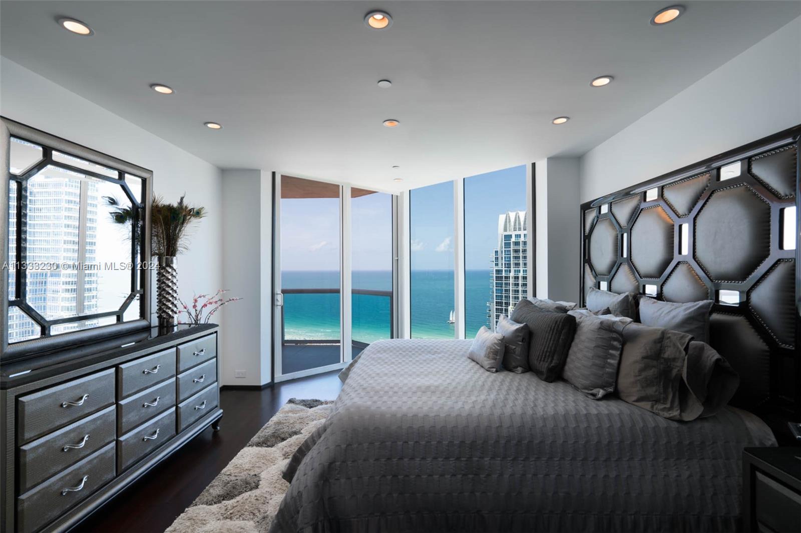 300 S Pointe Dr 3405, Miami Beach, Florida 33139, 4 Bedrooms Bedrooms, ,3 BathroomsBathrooms,Residential,For Sale,300 S Pointe Dr 3405,A11333230