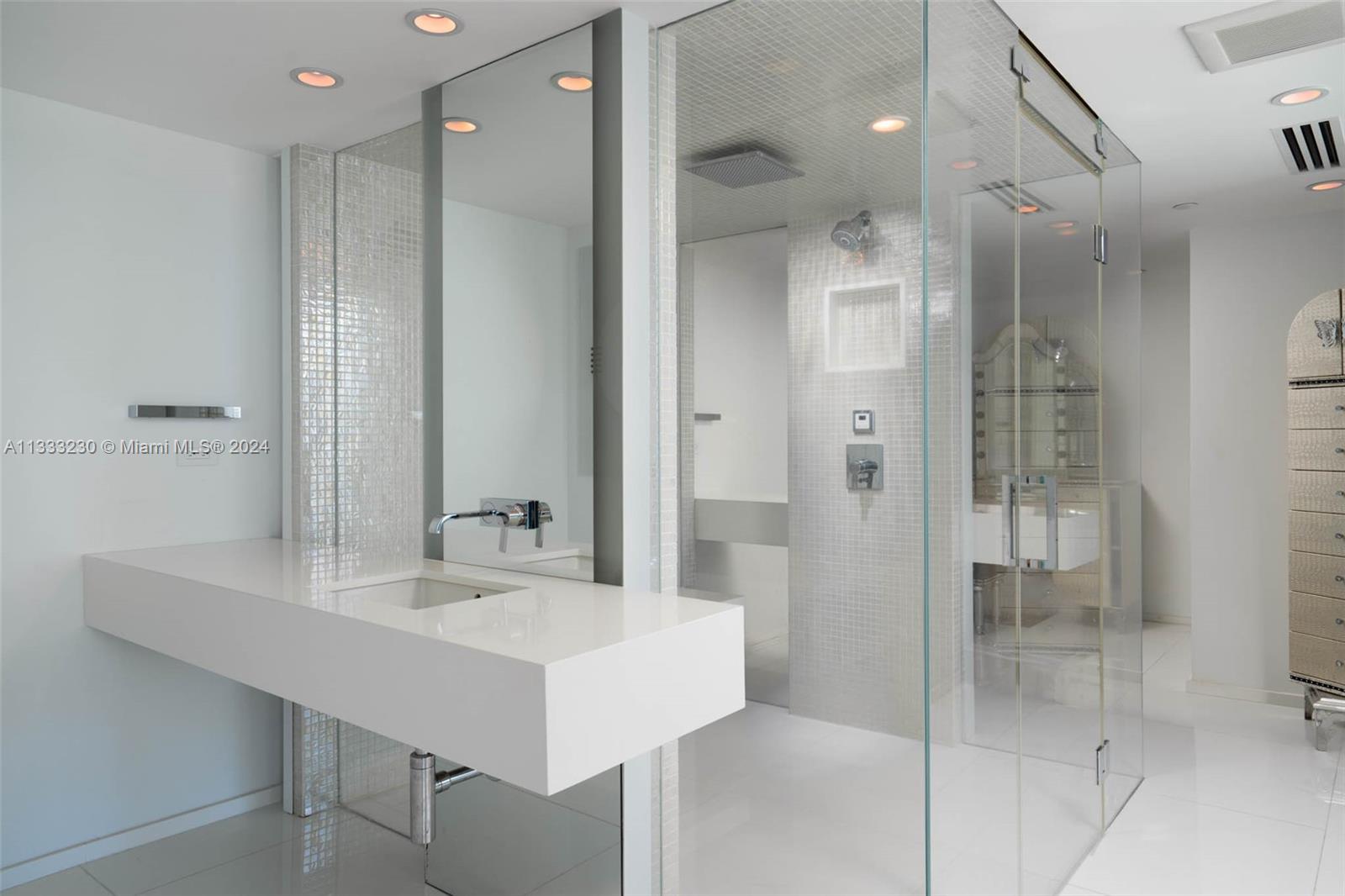 300 Pointe Dr, Miami Beach, FL, 33139 United States, 4 Bedrooms Bedrooms, ,3 BathroomsBathrooms,Residential,For Sale,Pointe Dr,A11333230