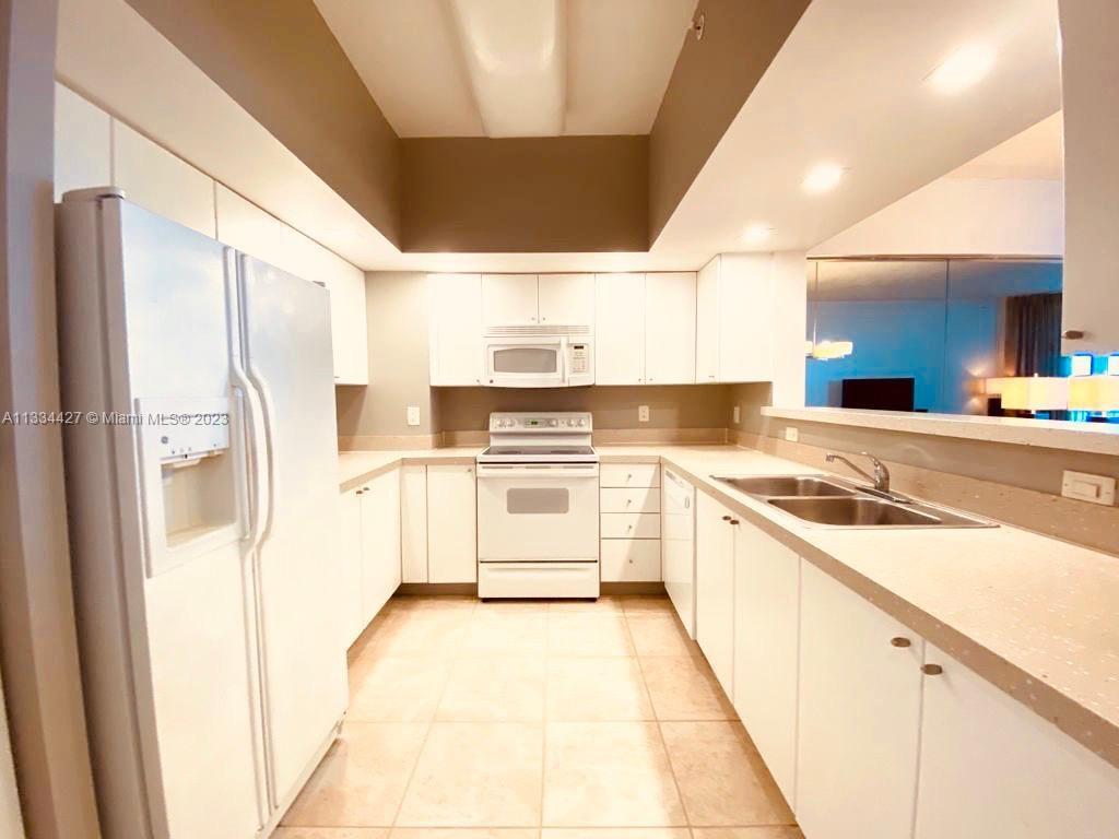 17375 Collins Ave, Sunny Isles Beach, FL, 33160 United States, 1 Bedroom Bedrooms, ,1 BathroomBathrooms,Residential,For Sale,Collins Ave,A11334427