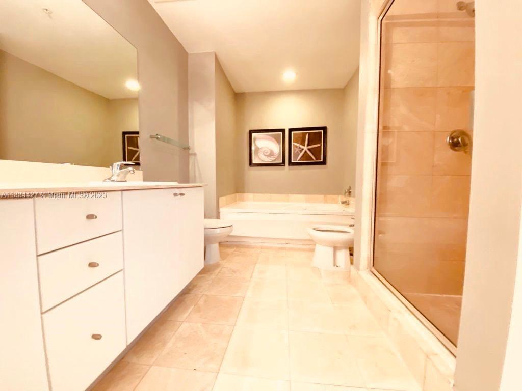 17375 Collins Ave, Sunny Isles Beach, FL, 33160 United States, 1 Bedroom Bedrooms, ,1 BathroomBathrooms,Residential,For Sale,Collins Ave,A11334427