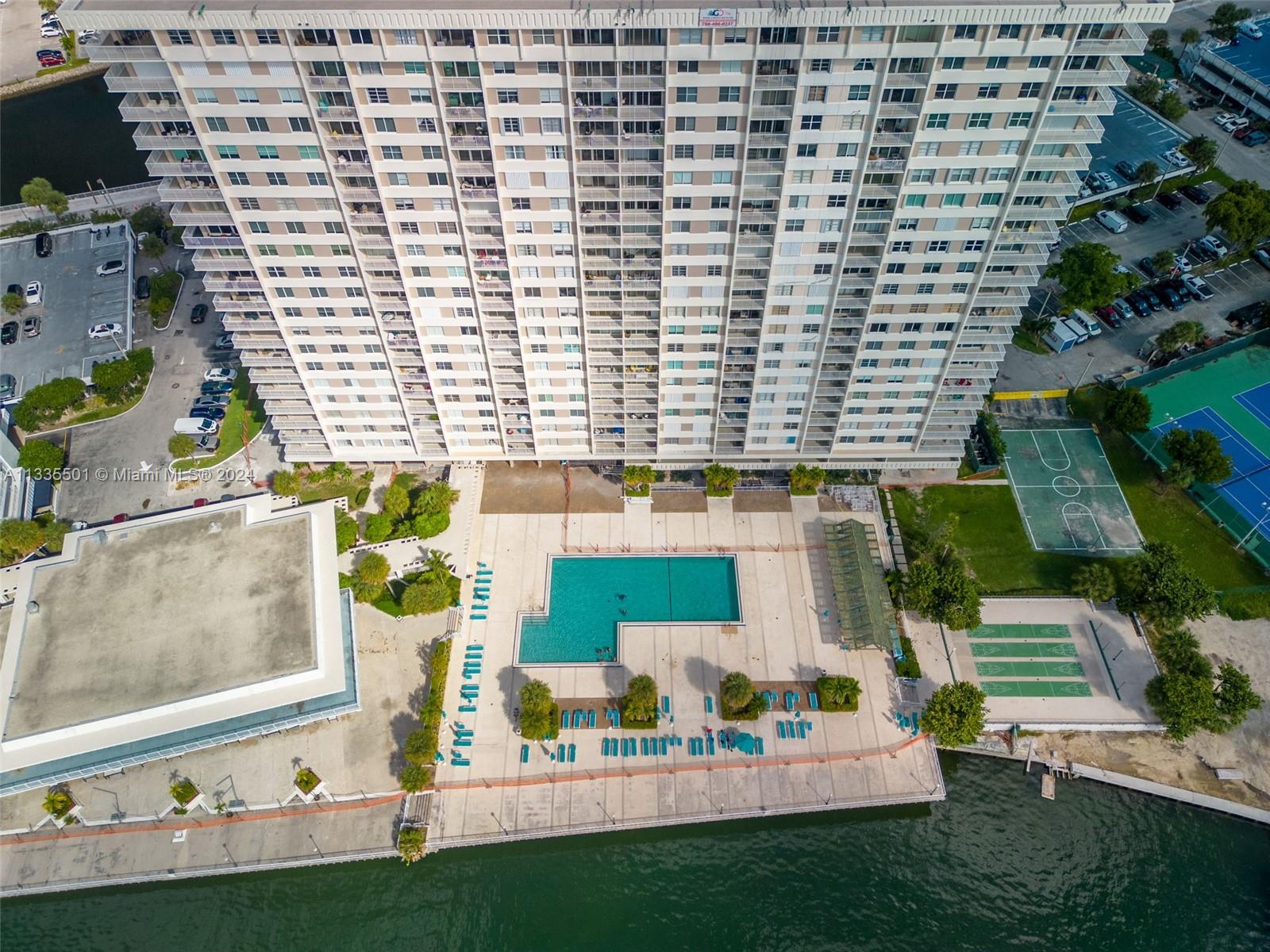 300 Bayview Dr, Sunny Isles Beach, FL, 33160 United States, 2 Bedrooms Bedrooms, ,2 BathroomsBathrooms,Residential,For Sale,Bayview Dr,A11335501