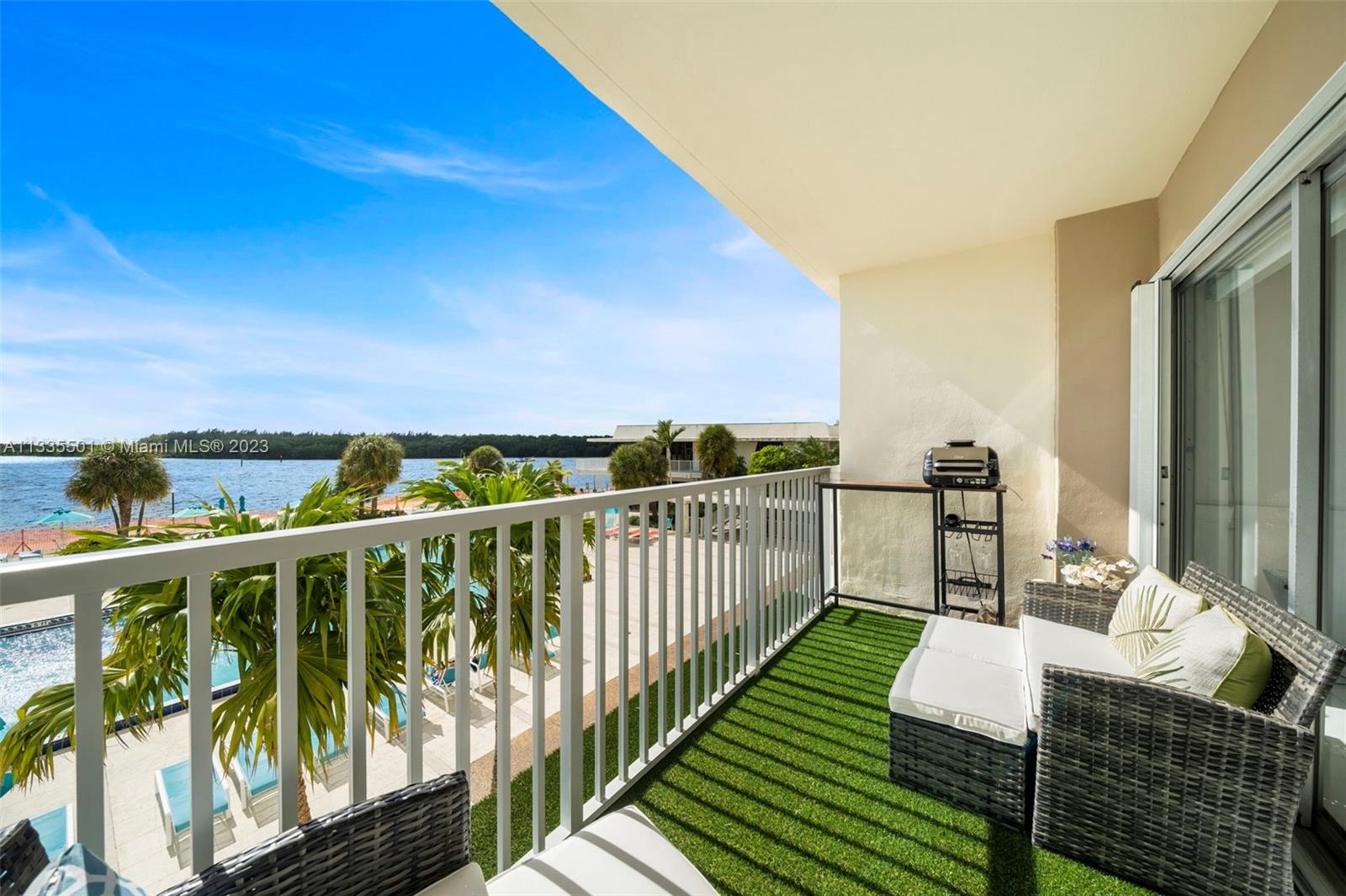 300 Bayview Dr, Sunny Isles Beach, FL, 33160 United States, 2 Bedrooms Bedrooms, ,2 BathroomsBathrooms,Residential,For Sale,Bayview Dr,A11335501