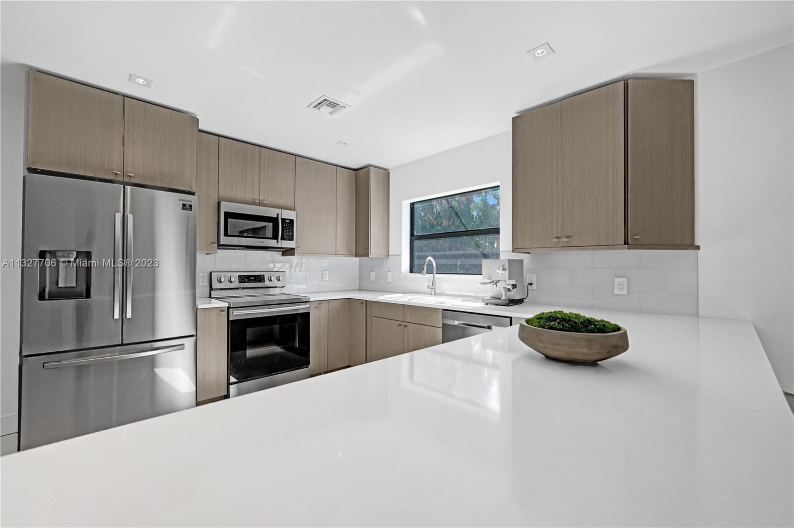 804 SW 29th St, Fort Lauderdale, Florida 33315, 3 Bedrooms Bedrooms, ,2 BathroomsBathrooms,Residential,For Sale,804 SW 29th St,A11327706