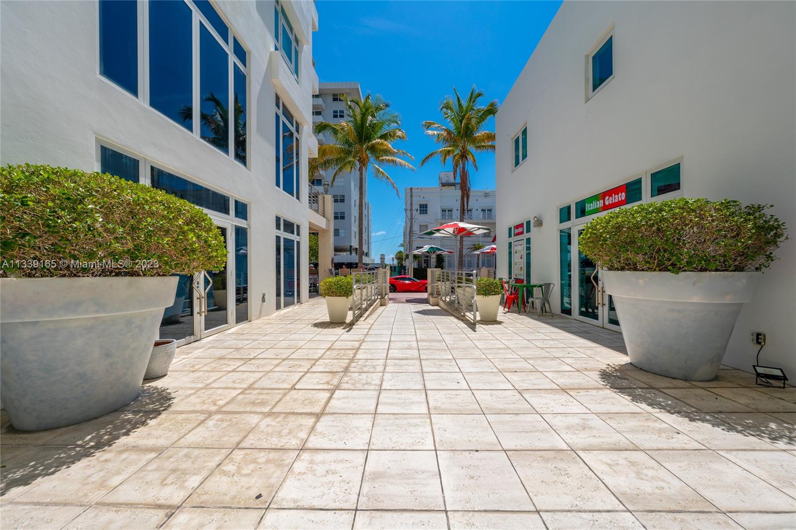 448 Ocean Dr 301, Miami Beach, Florida 33139, 2 Bedrooms Bedrooms, ,2 BathroomsBathrooms,Residential,For Sale,448 Ocean Dr 301,A11339165