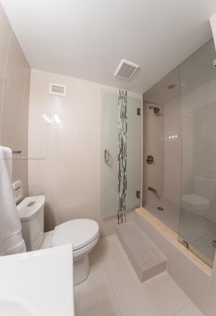 5601 Collins Ave 1106, Miami Beach, Florida 33140, 2 Bedrooms Bedrooms, ,2 BathroomsBathrooms,Residentiallease,For Rent,5601 Collins Ave 1106,A11341752