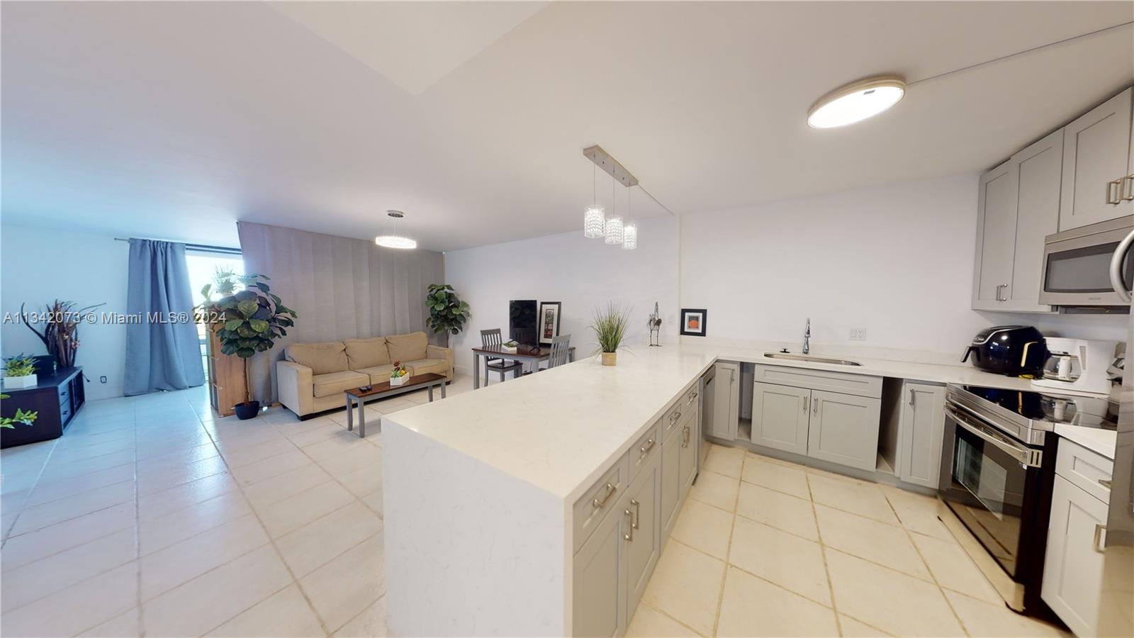 2500 Parkview Dr 1410, Hallandale Beach, Florida 33009, 1 Bedroom Bedrooms, ,1 BathroomBathrooms,Residential,For Sale,2500 Parkview Dr 1410,A11342073