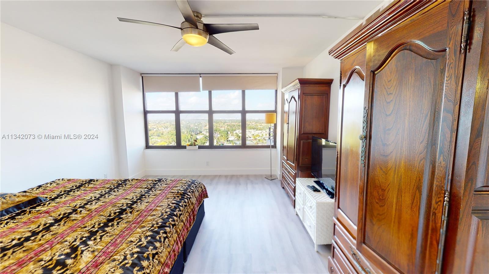 2500 Parkview Dr 1410, Hallandale Beach, Florida 33009, 1 Bedroom Bedrooms, ,1 BathroomBathrooms,Residential,For Sale,2500 Parkview Dr 1410,A11342073
