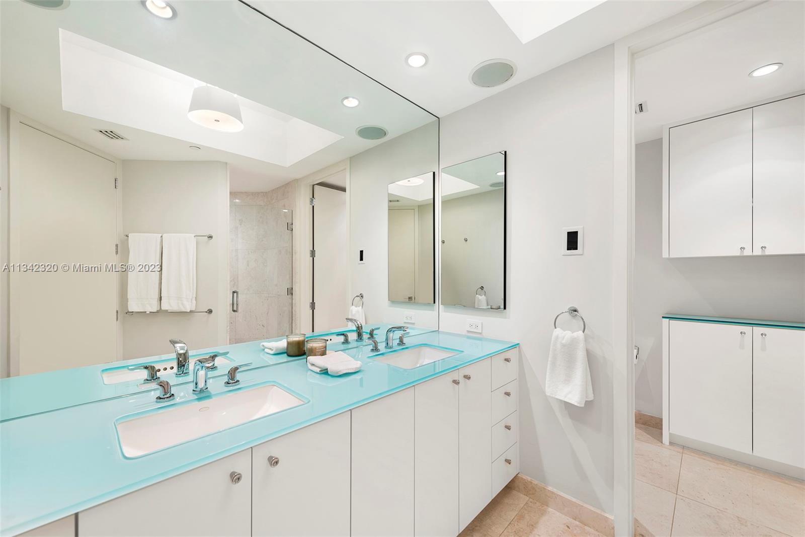 100 Pointe Dr, Miami Beach, FL, 33139 United States, 2 Bedrooms Bedrooms, ,2 BathroomsBathrooms,Residential,For Sale,Pointe Dr,A11342320