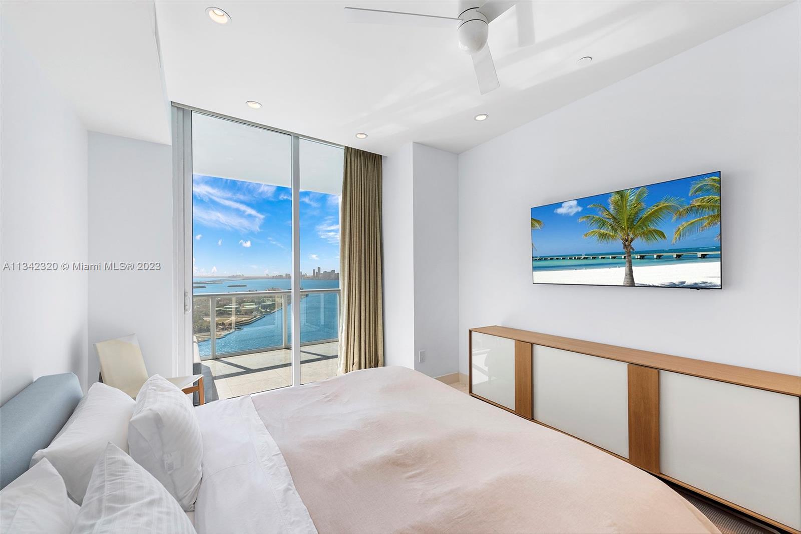 100 Pointe Dr, Miami Beach, FL, 33139 United States, 2 Bedrooms Bedrooms, ,2 BathroomsBathrooms,Residential,For Sale,Pointe Dr,A11342320