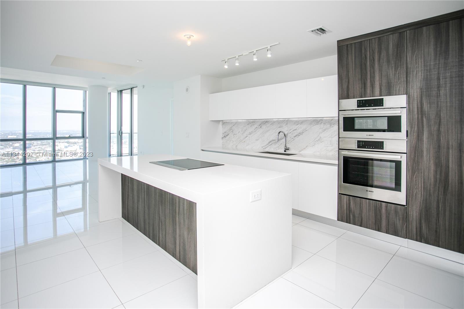 Condo for Sale in Miami, FL