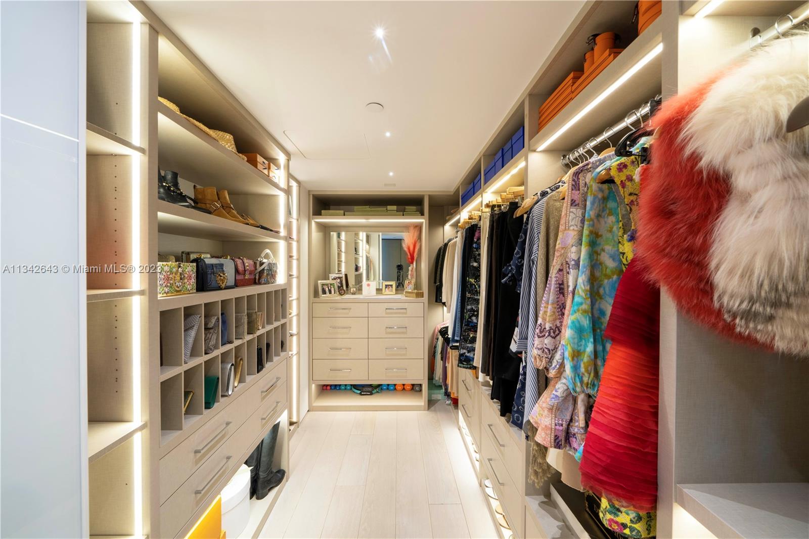 1455 Ocean Dr, Miami Beach, FL, 33139 United States, 2 Bedrooms Bedrooms, ,2 BathroomsBathrooms,Residential,For Sale,Ocean Dr,A11342643