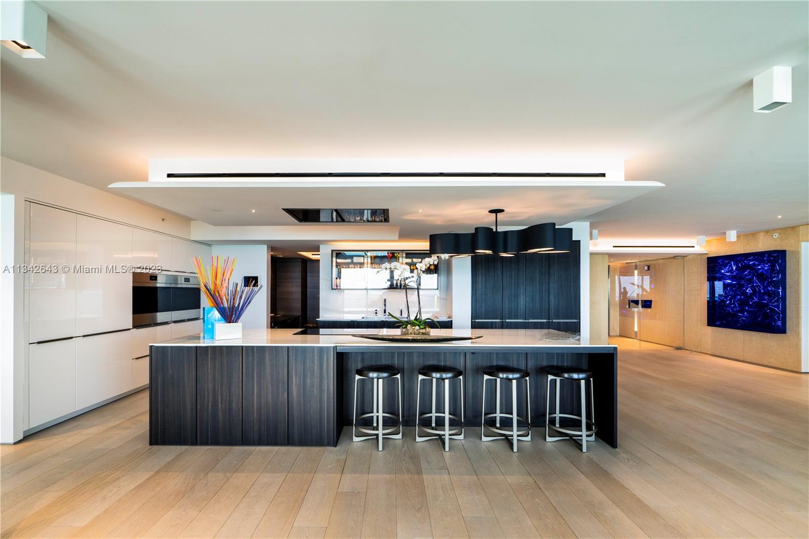 Stunning open eat-in SieMatic kitchen.