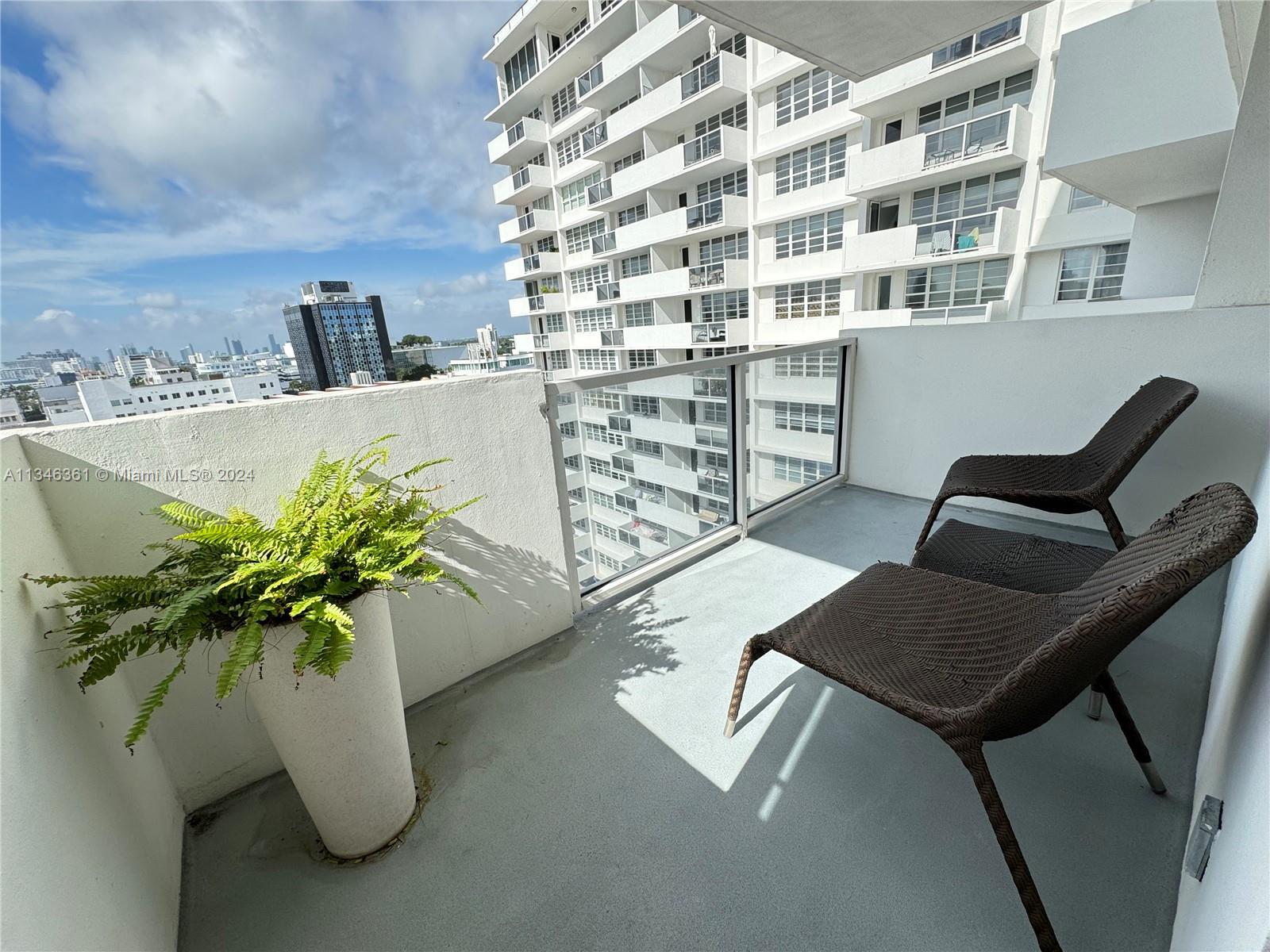 100 Lincoln Rd 1022, Miami Beach, Florida 33139, 1 Bedroom Bedrooms, ,2 BathroomsBathrooms,Residential,For Sale,100 Lincoln Rd 1022,A11346361