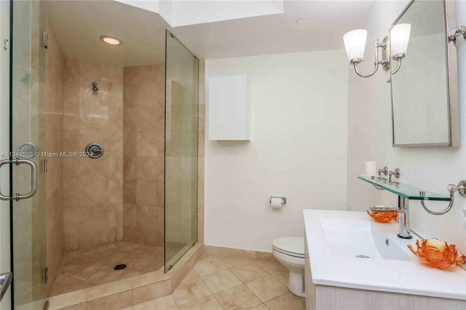 6365 Collins Ave 2401, Miami Beach, Florida 33141, 3 Bedrooms Bedrooms, ,2 BathroomsBathrooms,Residentiallease,For Rent,6365 Collins Ave 2401,A11348502