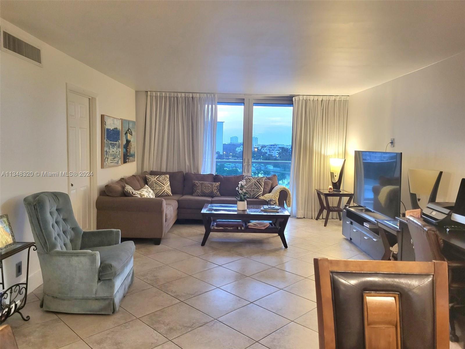 100 Bayview Dr, Sunny Isles Beach, FL, 33160 United States, 2 Bedrooms Bedrooms, ,2 BathroomsBathrooms,Residential,For Sale,Bayview Dr,A11348320