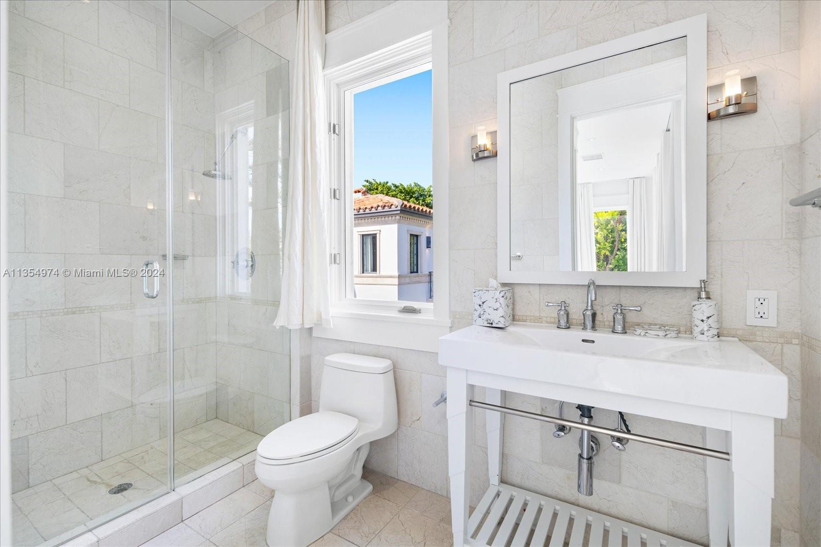 4340 N Bay Rd, Miami Beach, Florida 33140, 6 Bedrooms Bedrooms, ,6 BathroomsBathrooms,Residentiallease,For Rent,4340 N Bay Rd,A11354974