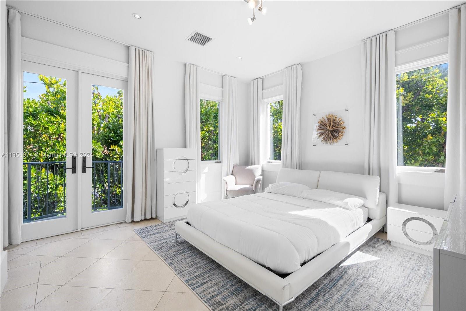 4340 N Bay Rd, Miami Beach, Florida 33140, 6 Bedrooms Bedrooms, ,6 BathroomsBathrooms,Residentiallease,For Rent,4340 N Bay Rd,A11354974