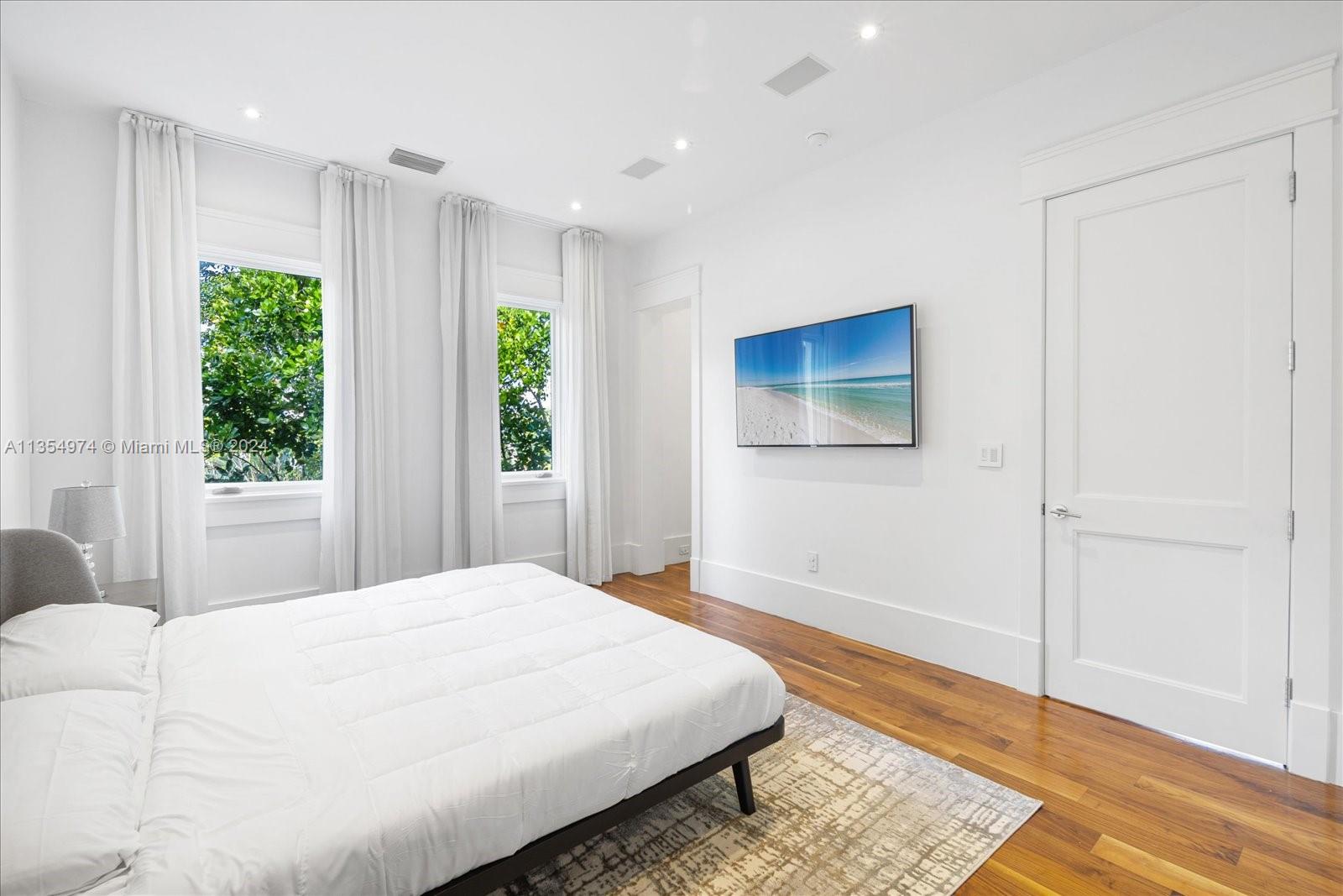 4340 N Bay Rd, Miami Beach, Florida 33140, 6 Bedrooms Bedrooms, ,6 BathroomsBathrooms,Residentiallease,For Rent,4340 N Bay Rd,A11354974