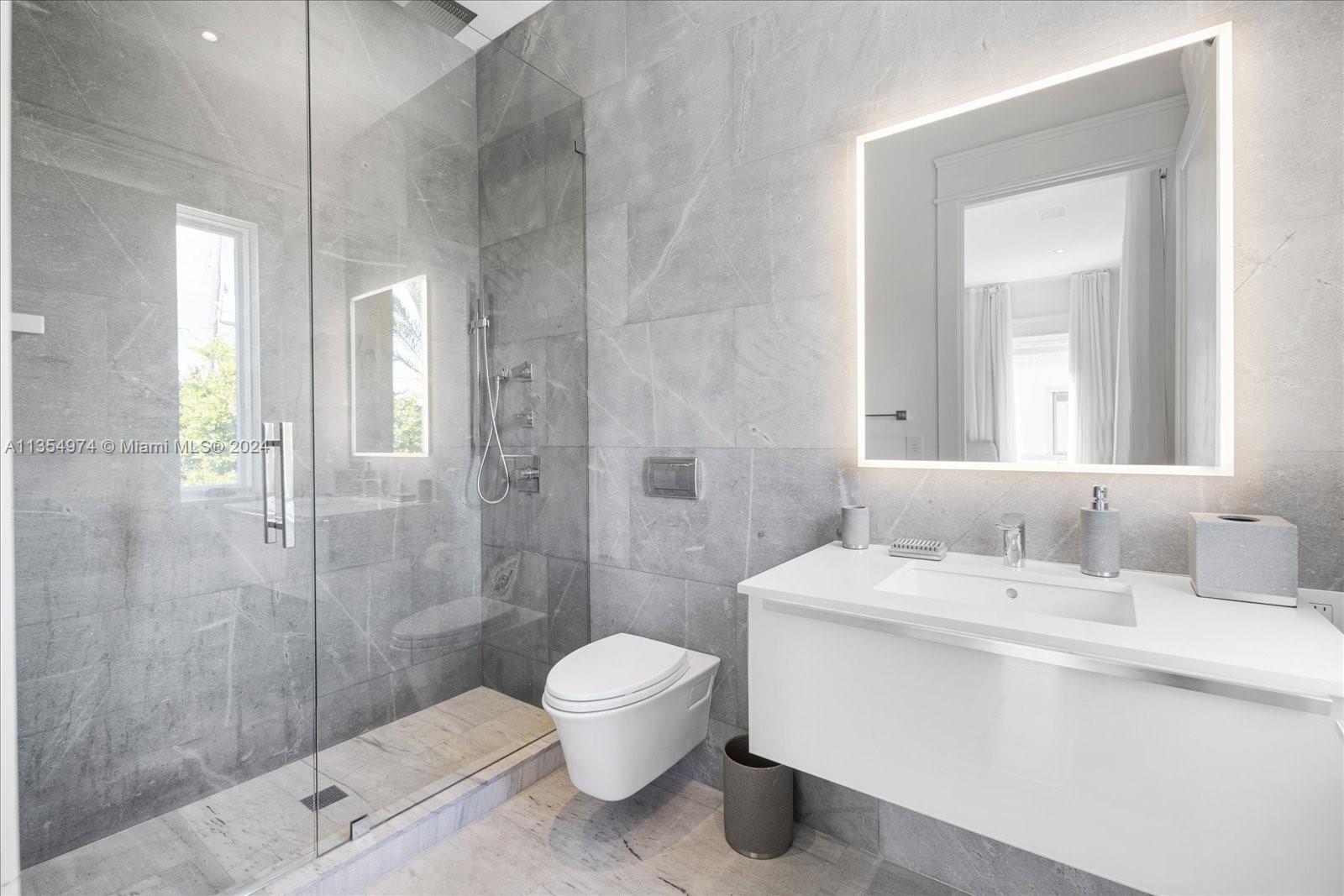 4340 N Bay Rd, Miami Beach, Florida 33140, 6 Bedrooms Bedrooms, ,6 BathroomsBathrooms,Residentiallease,For Rent,4340 N Bay Rd,A11354974