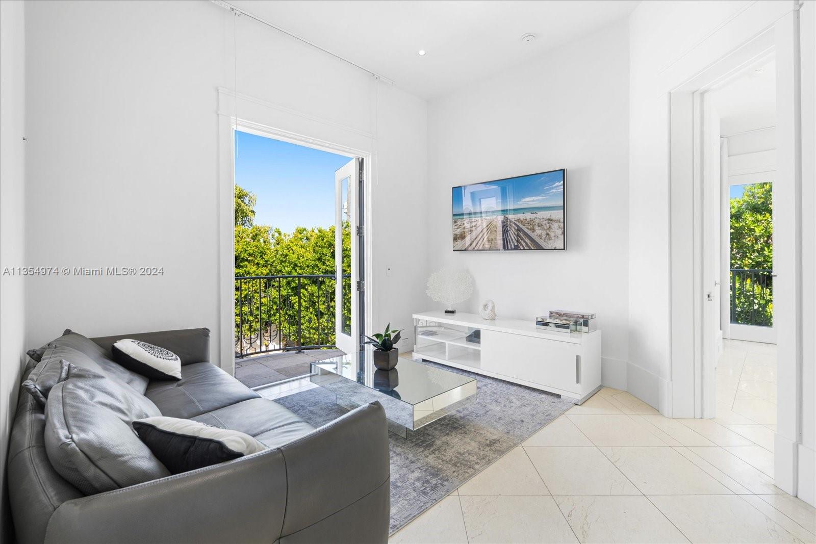 4340 N Bay Rd, Miami Beach, Florida 33140, 6 Bedrooms Bedrooms, ,6 BathroomsBathrooms,Residentiallease,For Rent,4340 N Bay Rd,A11354974